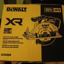 DEWALT 20v XR BRUSHLESS SAW