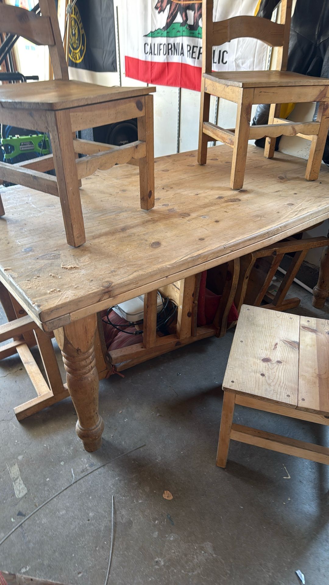Solid Oak Table-6 chairs