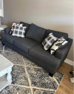 American furniture warehouse couch set includes pillows