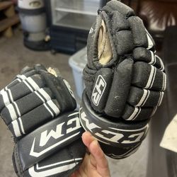 Lefty Hockey Youth Gloves 