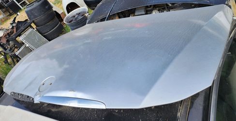 2006 bmw 4dr sedan or wagon hood
