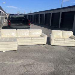 Beautiful White Sofa Set!
