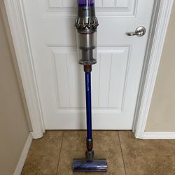 Dyson V11 Animal+ Stick Vacuum Cleaner- Used Like New.
