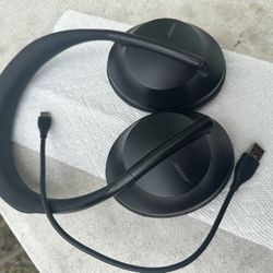 Bose Noise Cancelling Over-Ear Bluetooth Wireless Headphones 700