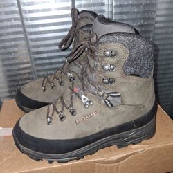 Lowa. Mountaineering boots