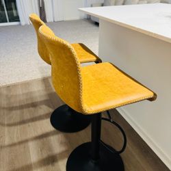 2 BAR STOOLS