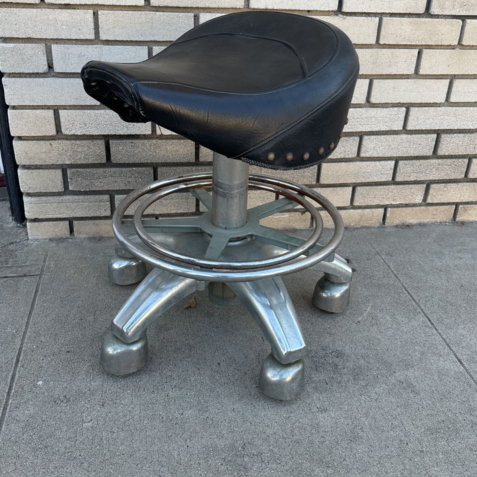 LARIN Motorcycle Seat Stool Black Studded Man Cave Swivel Rolling