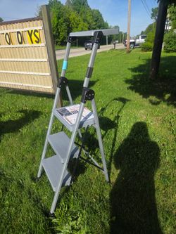 Foldable step ladders
