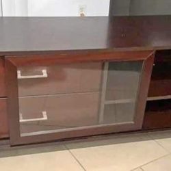 Entertainment center