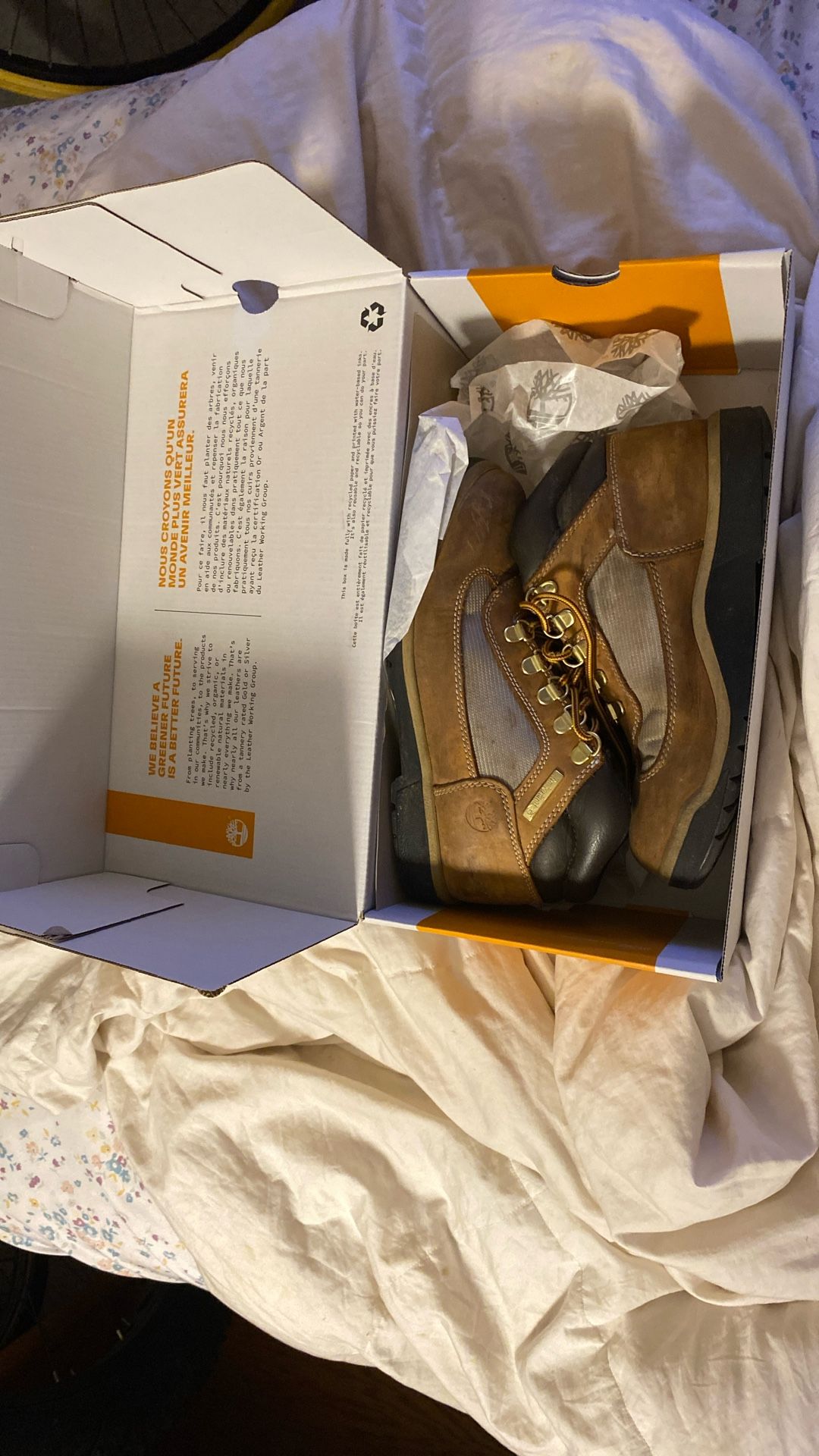 Size 5 1/2 and these are timberlands And I Don’t Know How Many Times They’ve Been Worn But They Little Dirty So I Will Give Y’all A Little Price