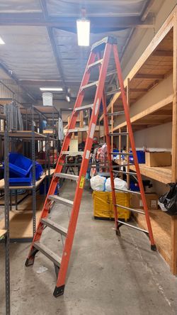 A tall ass ladder