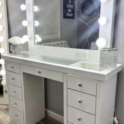 Vanity Desk With Mirror 
