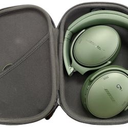 Bose Quiet Comfort With Case And Power supply 