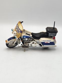Maisto Harley-Davidson Boston Police Motorcycle Diecast Model 1:18 Scale - P7