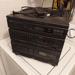 Vintage Stereo w/ Turntable