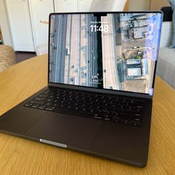 MacBook Pro 14 - inch Laptop - Apple M4 chip