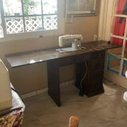 Sewing Machine With Desk PFAFF 262