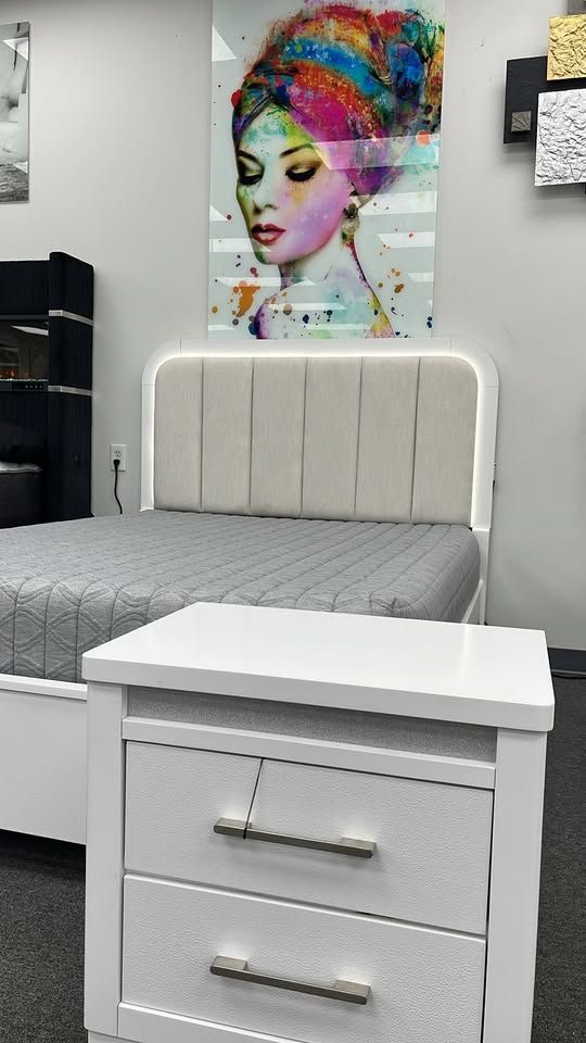 Sleek white finish 5 pc bedroom set w/led light features touch of modern glamour