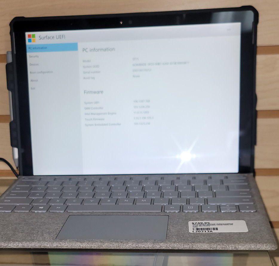 Microsoft  Surface 16gb With  Keyboard  And Power Cord