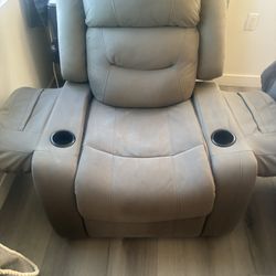 Recliner - Clean, Comfy, With Storage And Cup Holders