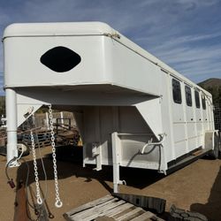 2001 Horse Trailer Gooseneck  4 Horse Slant  S&H ( Read Add Before Contacting Price Is Firm For Quick Sale ) 