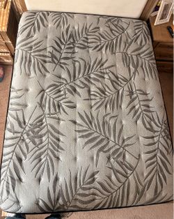 Queen Size Mattress with Leaf Pattern