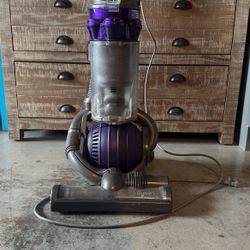 Dyson Upright Vacuum DC25: Works Perfectly / Good Condition