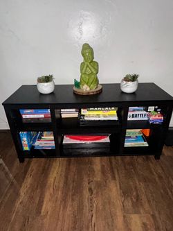 Black regular lower size bookshelf / can be use for anything !