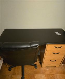 Desk w chair