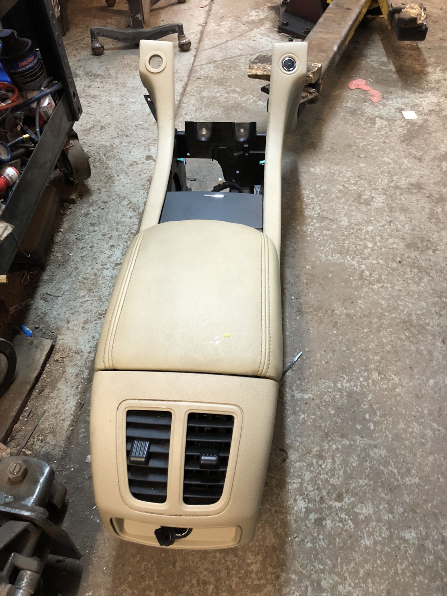 2013-2018 Ford Taurus Center console tan