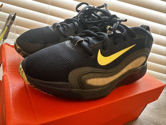 Excellent Condition Like New Nike Isofly GS-Size 4 Youth Basketball Shoes