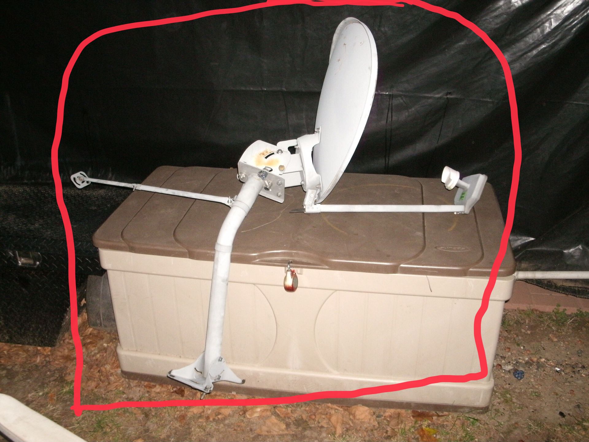 satellite dish I got for a project See pics that’s what you get you’re welcome to check out before buying I am in Bristol Pa 19007