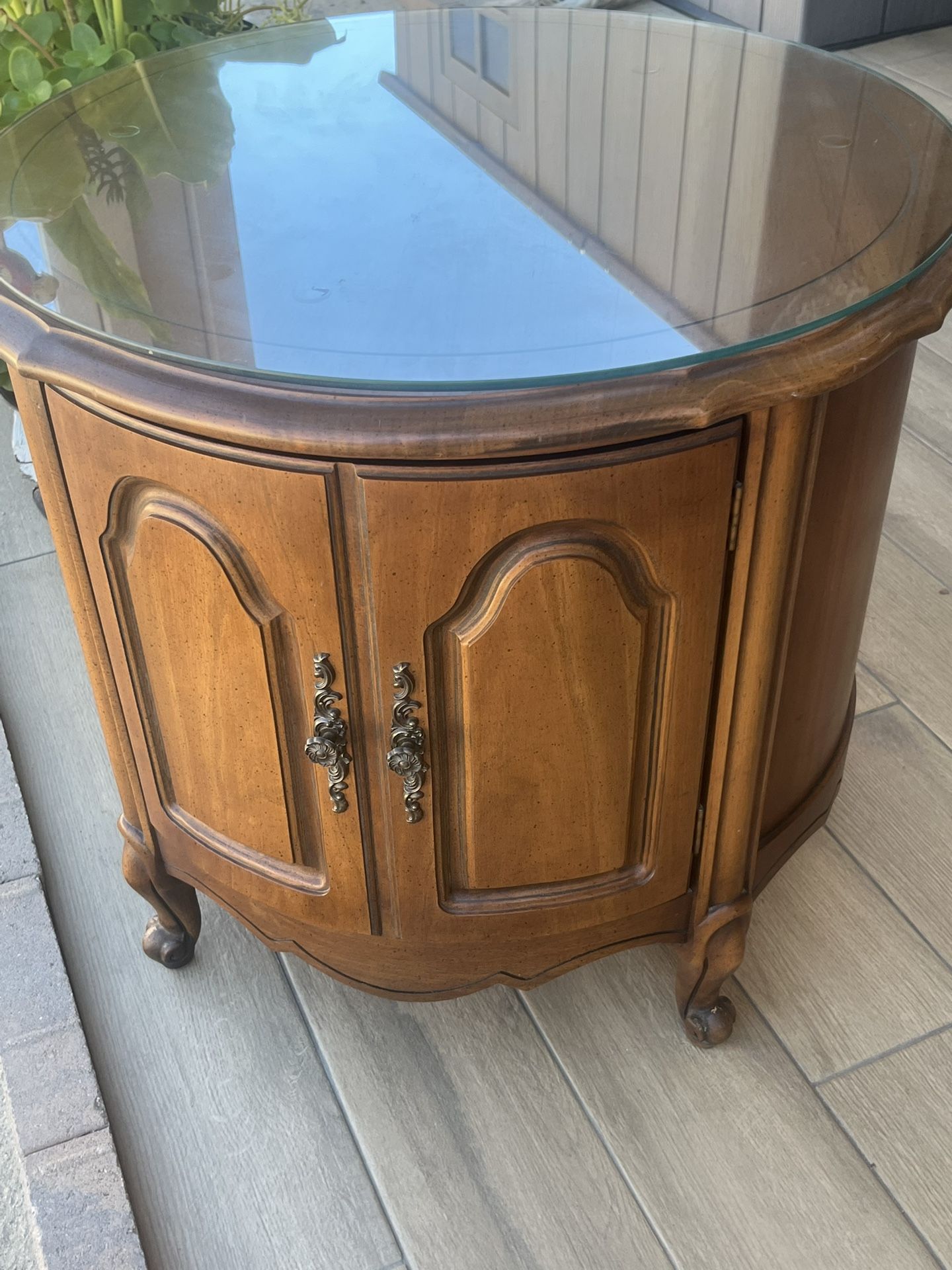 Beautiful Antique Round Side Table.