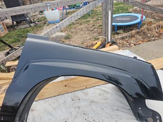 03 Cadillac Escalade Front Pass Fender