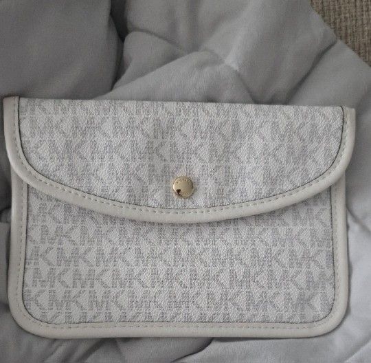 White Michael Kors Women's Wristlet/Clutch