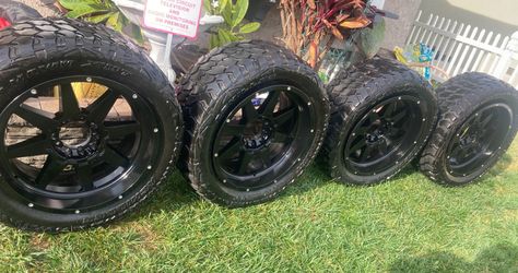 Gizmo Wheels & Dessert Hawk Tires