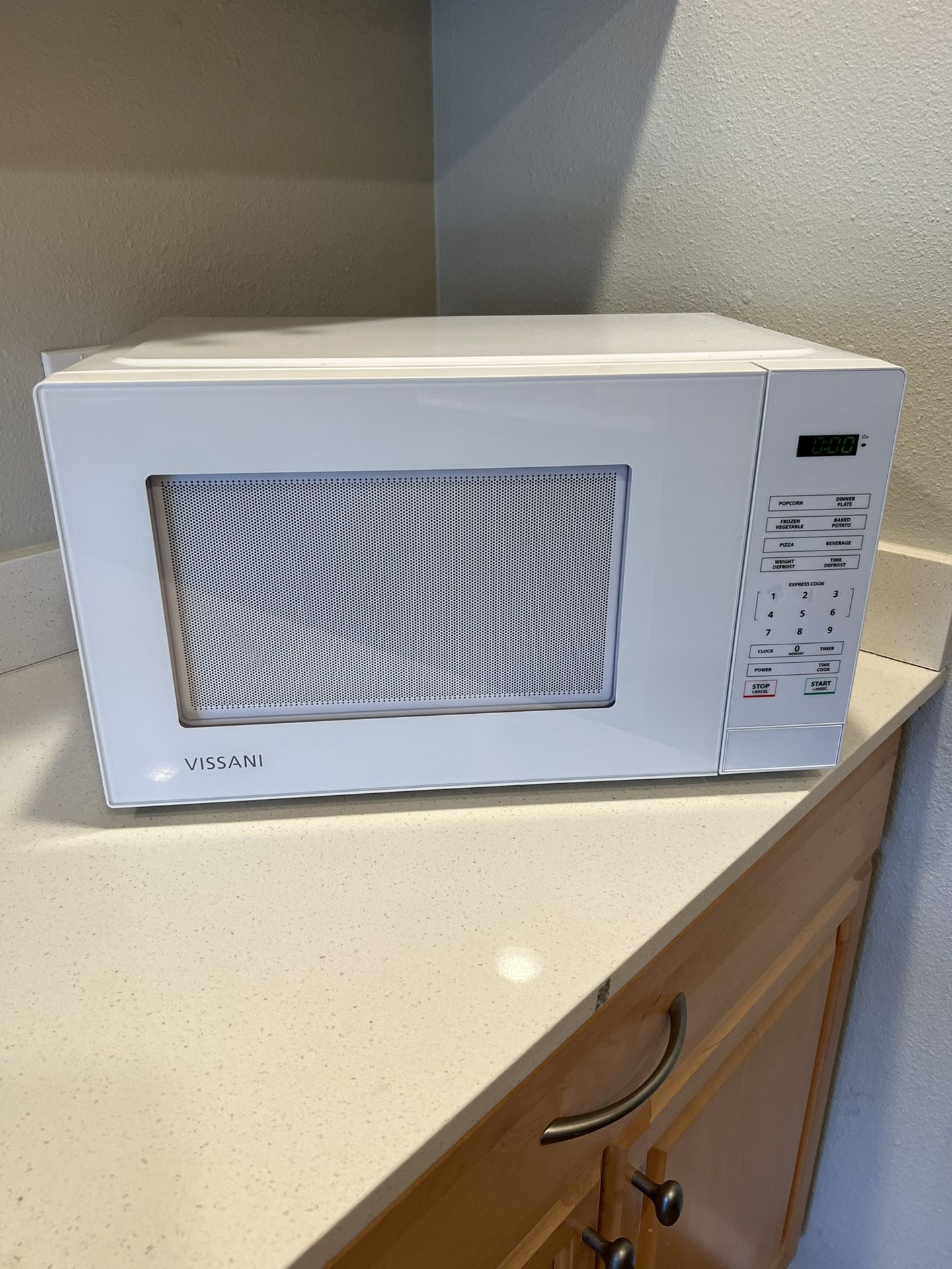 New White Vissani 1.1 cf Counter Top Microwave 