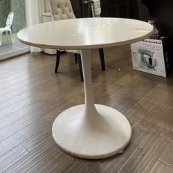 Round Pedestal Dining Table
