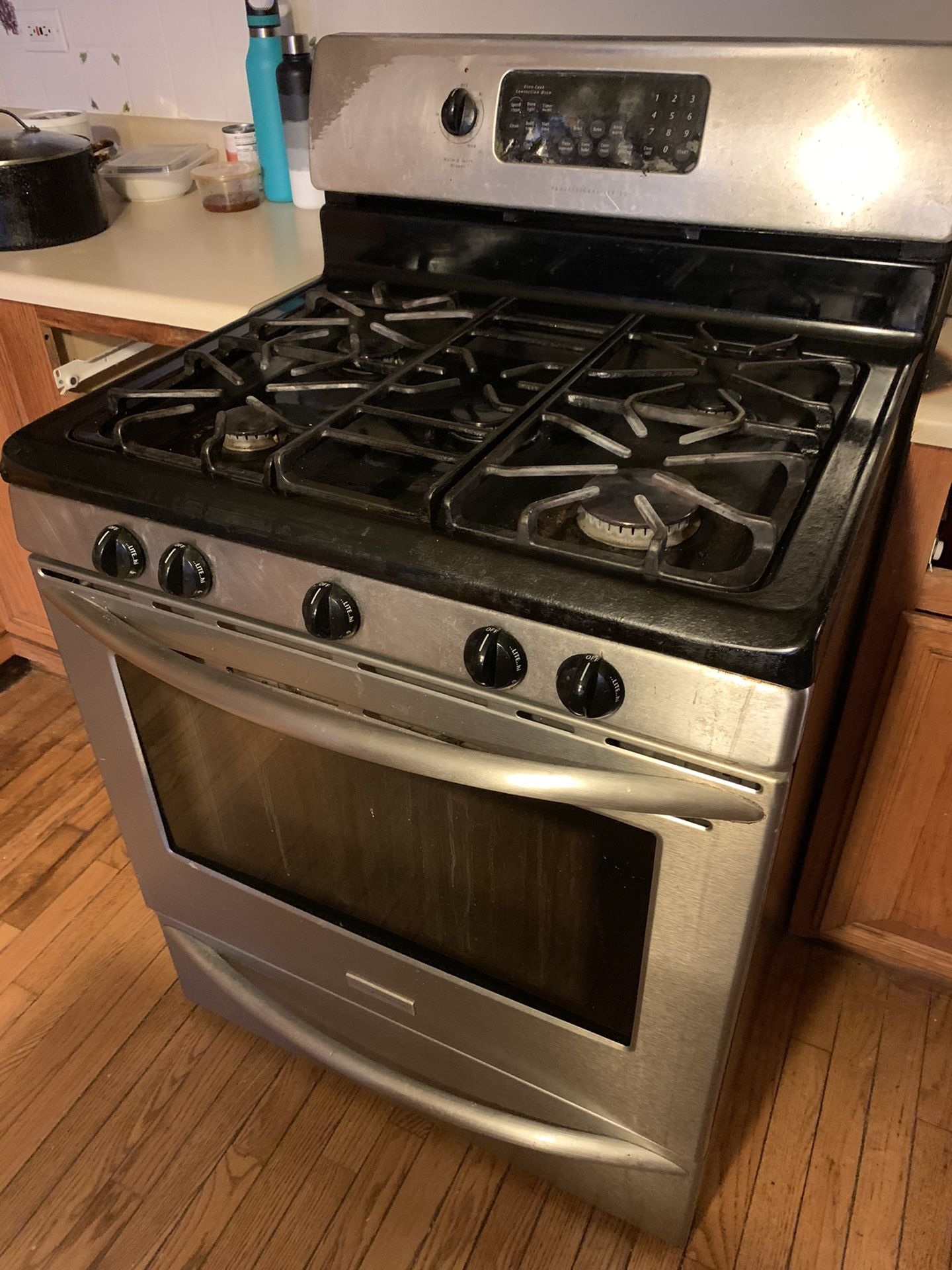 Frigidaire Professional Series Gas Stove for Sale in Joliet, IL OfferUp
