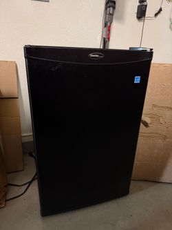 Mini refrigerator