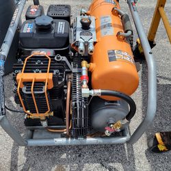 Ridgid 8 Gal Gas Power Zerp Gravity Compressor