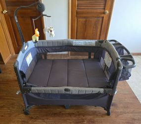 QUTANIX Baby 5-in-1 Pack and Play