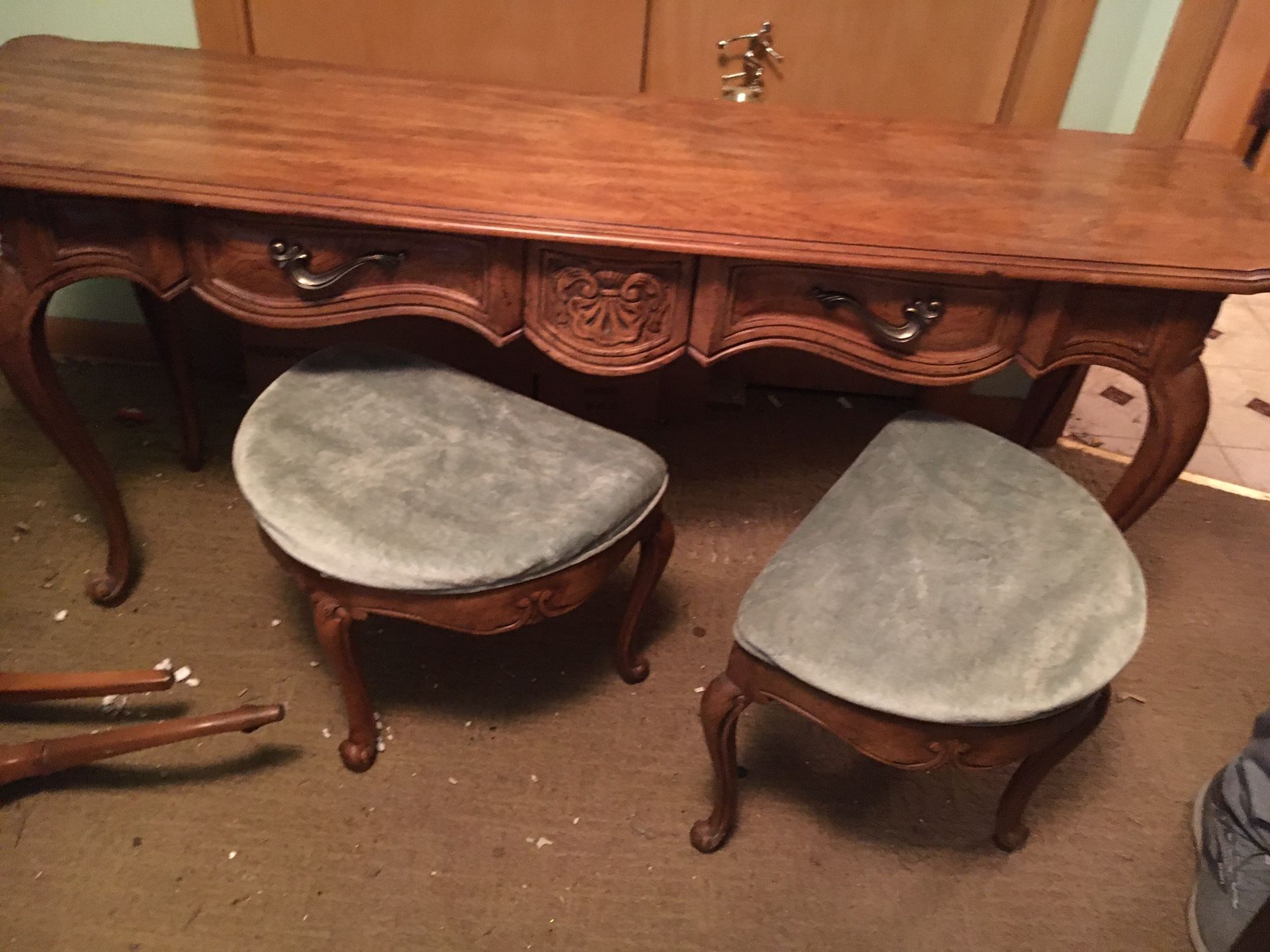 Sofa Table With 2 Stools