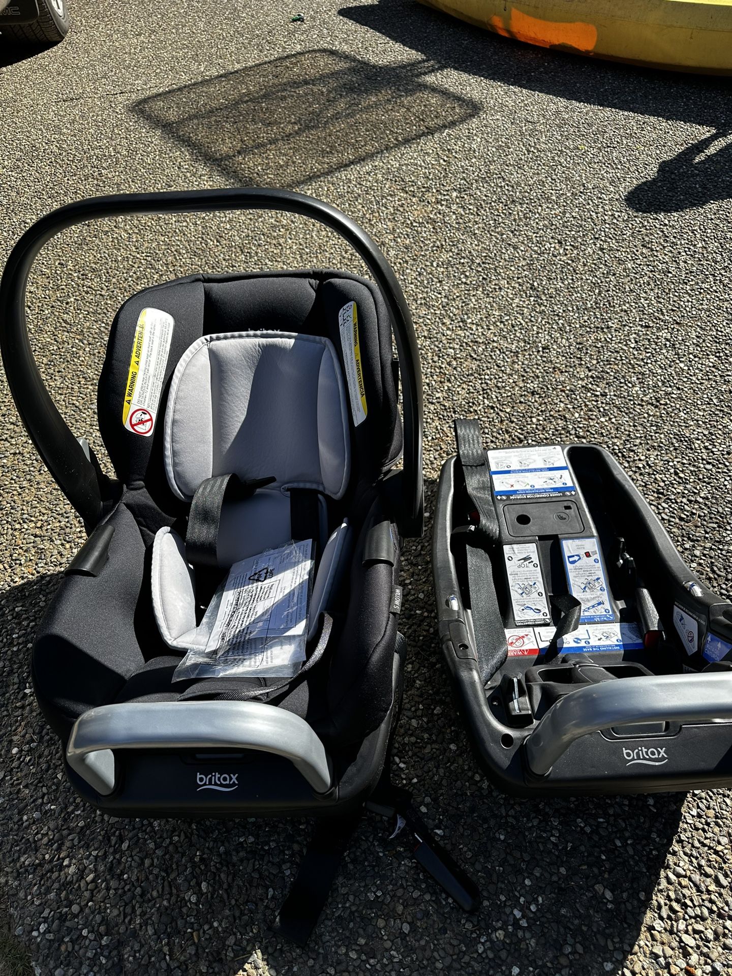 Britax Willow S Infant Car seat With Extra Base