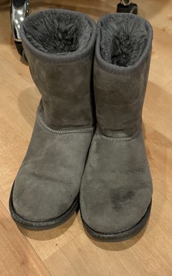 Girls UGG’s Size 5 