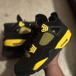 Jordan 4 thunder Size 13 (used)