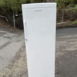  11 Cubics Standing Upright Freezer Great For Garage 