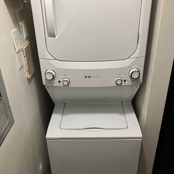 Hotpoint stacked washer and dryer