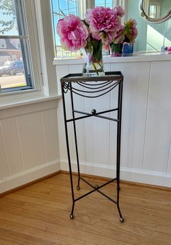 LOVELY TALL FLOWER/PLANT STAND