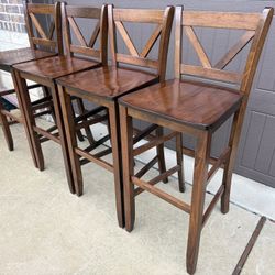 Beautiful Wooden BAR Height Chairs. Great condition! Sturdy!